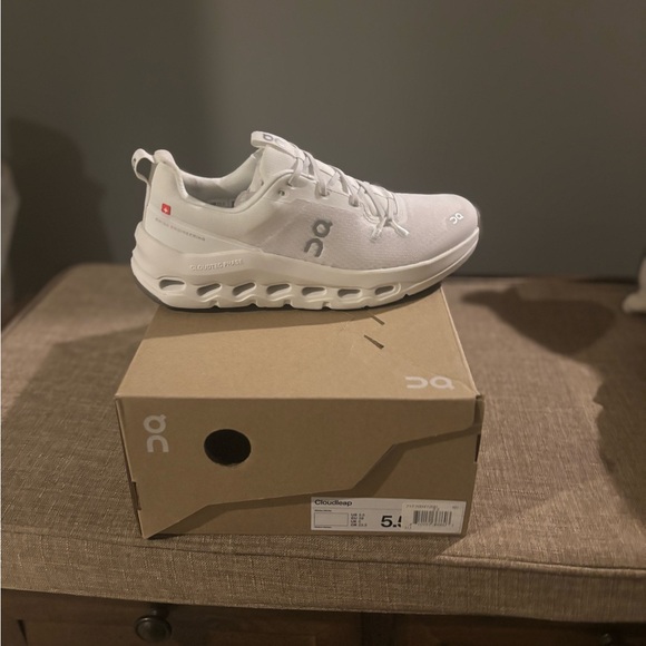 On Running Kids White Sneakers - Picture 1 of 3